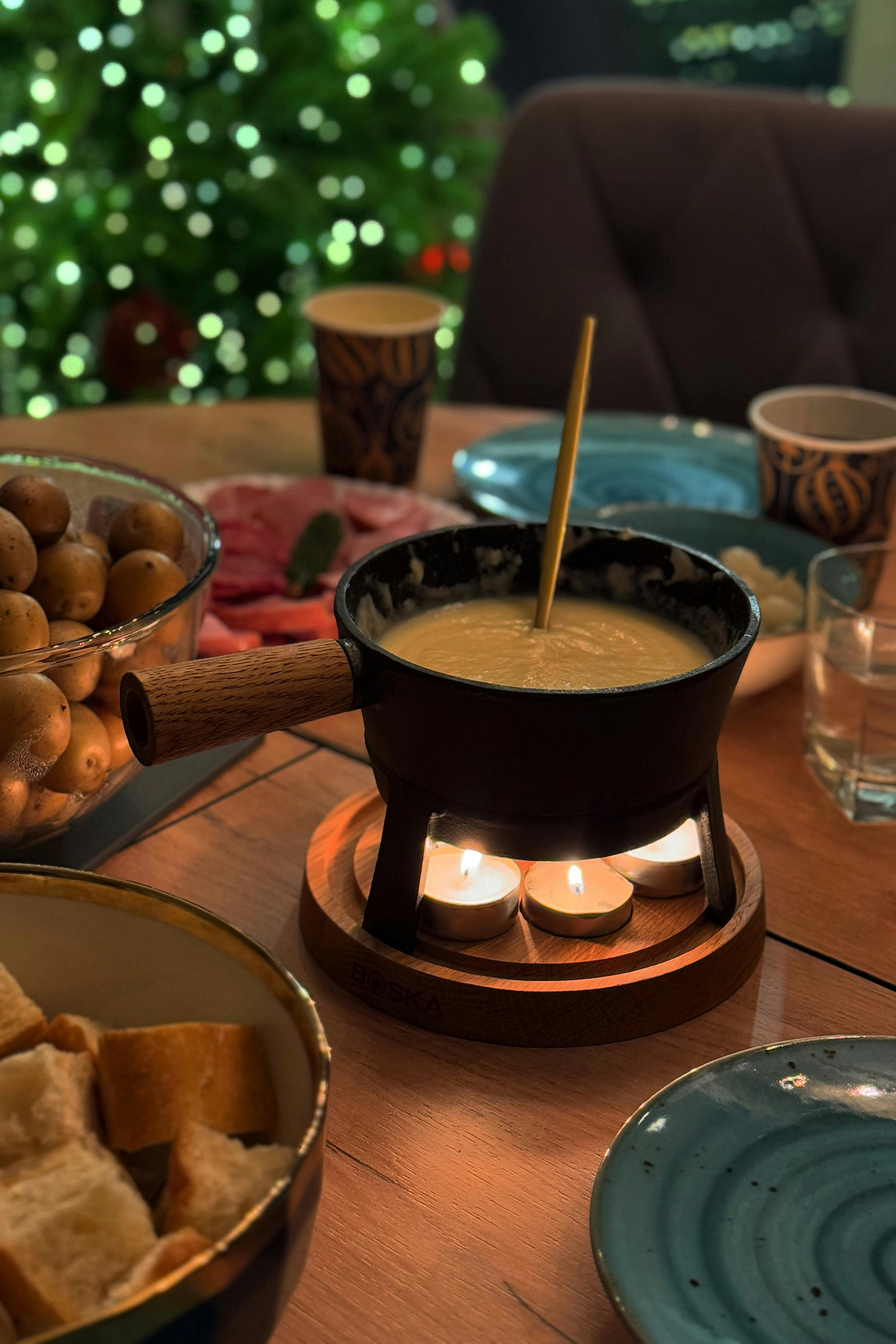 Tell us about the type of dinner you would like and the particular preferences of the people you want to share it with, whether it be family, friends or a romantic meal. 
